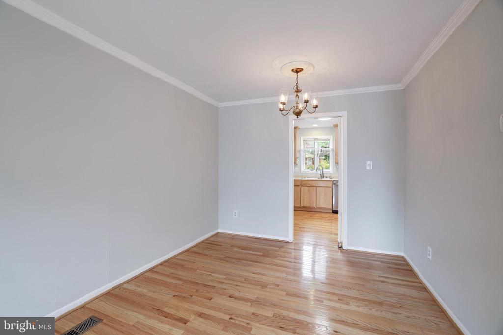 9823 SAINT CLOUD COURT