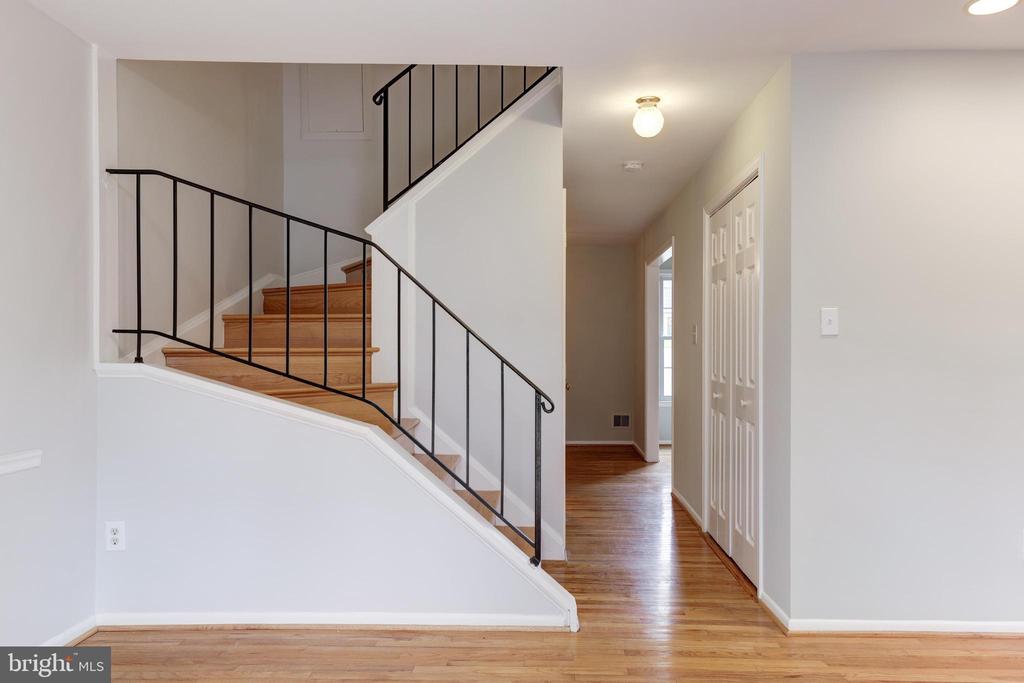 9823 SAINT CLOUD COURT