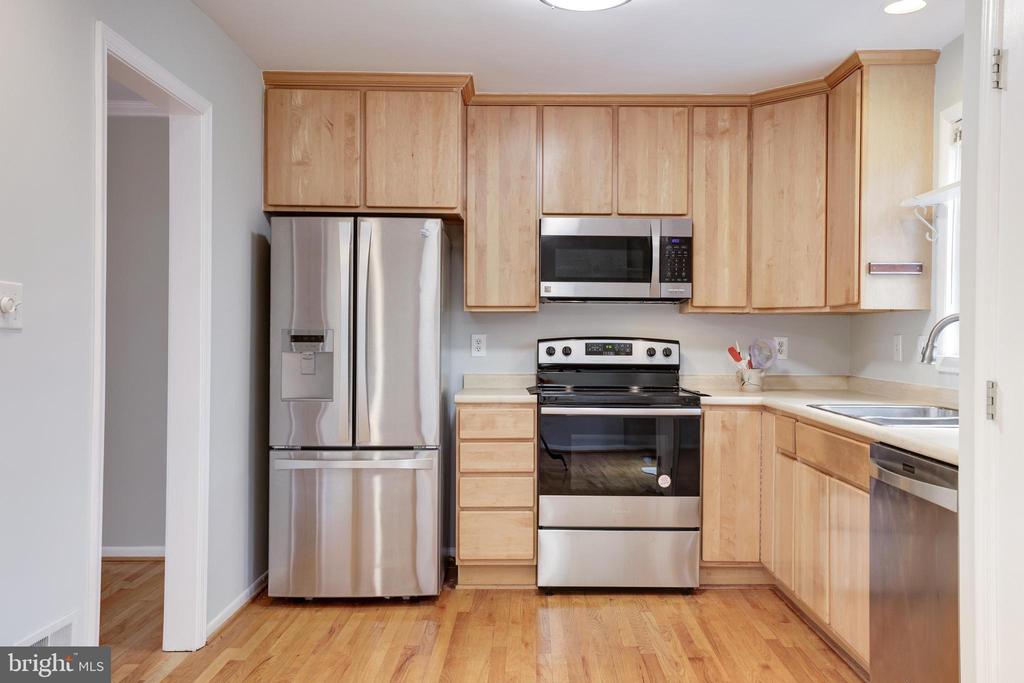 9823 SAINT CLOUD COURT