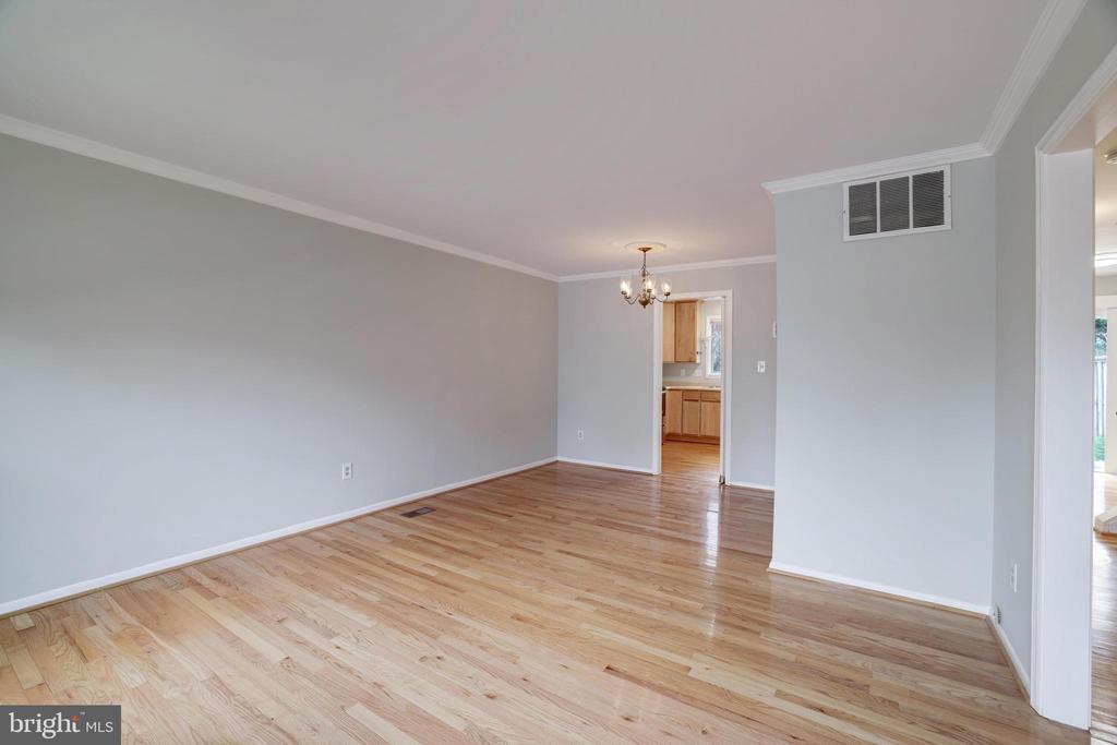 9823 SAINT CLOUD COURT