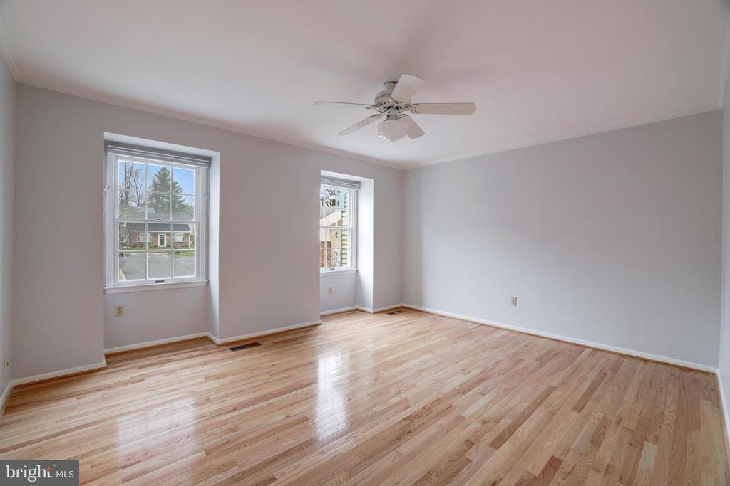 9823 SAINT CLOUD COURT