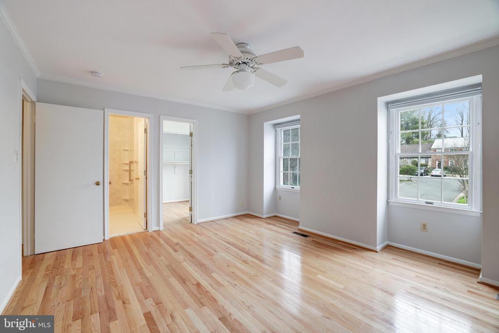 9823 SAINT CLOUD COURT