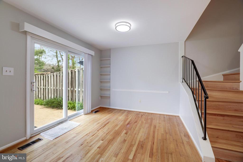 9823 SAINT CLOUD COURT