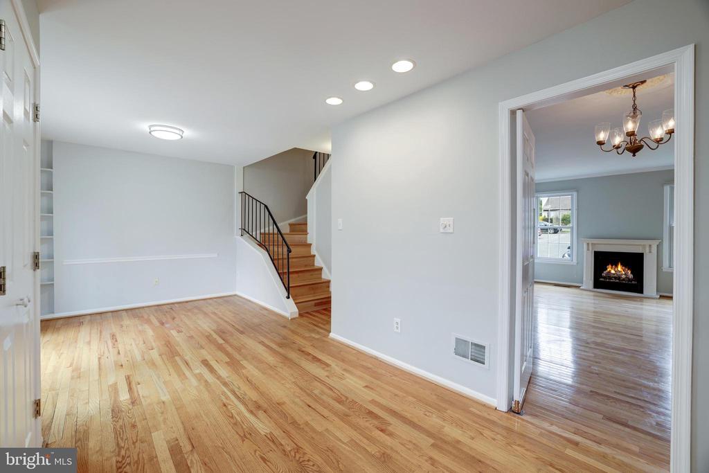 9823 SAINT CLOUD COURT