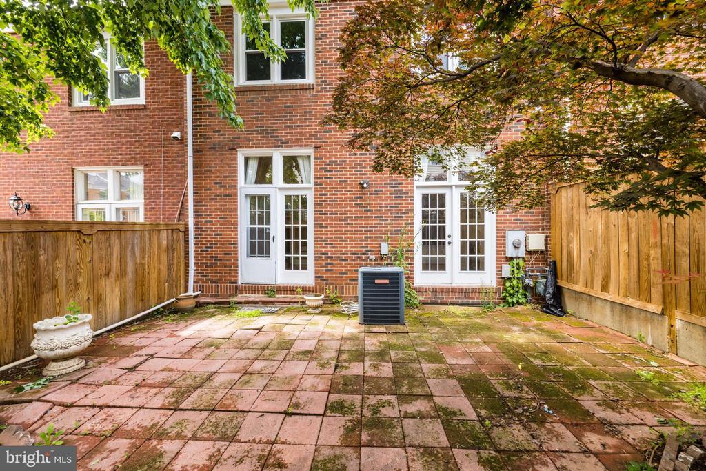 8509 JEFFERSONIAN COURT