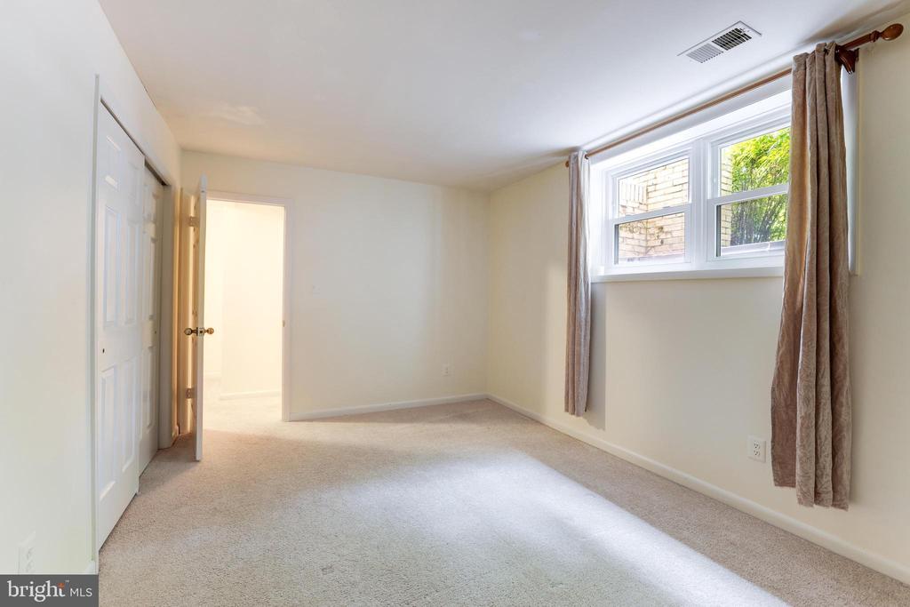 8509 JEFFERSONIAN COURT