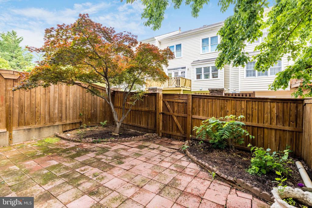 8509 JEFFERSONIAN COURT