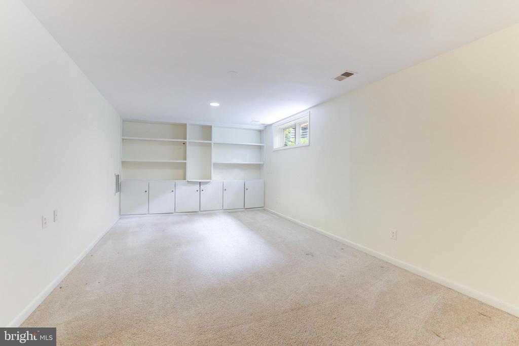 8509 JEFFERSONIAN COURT