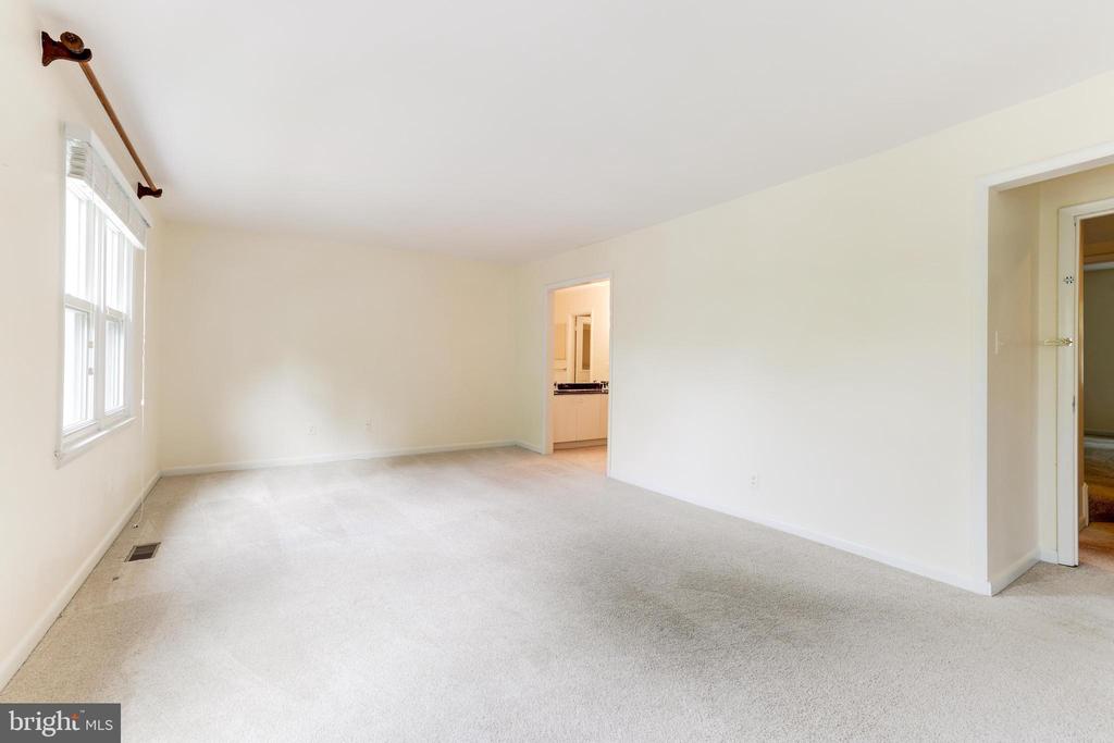 8509 JEFFERSONIAN COURT