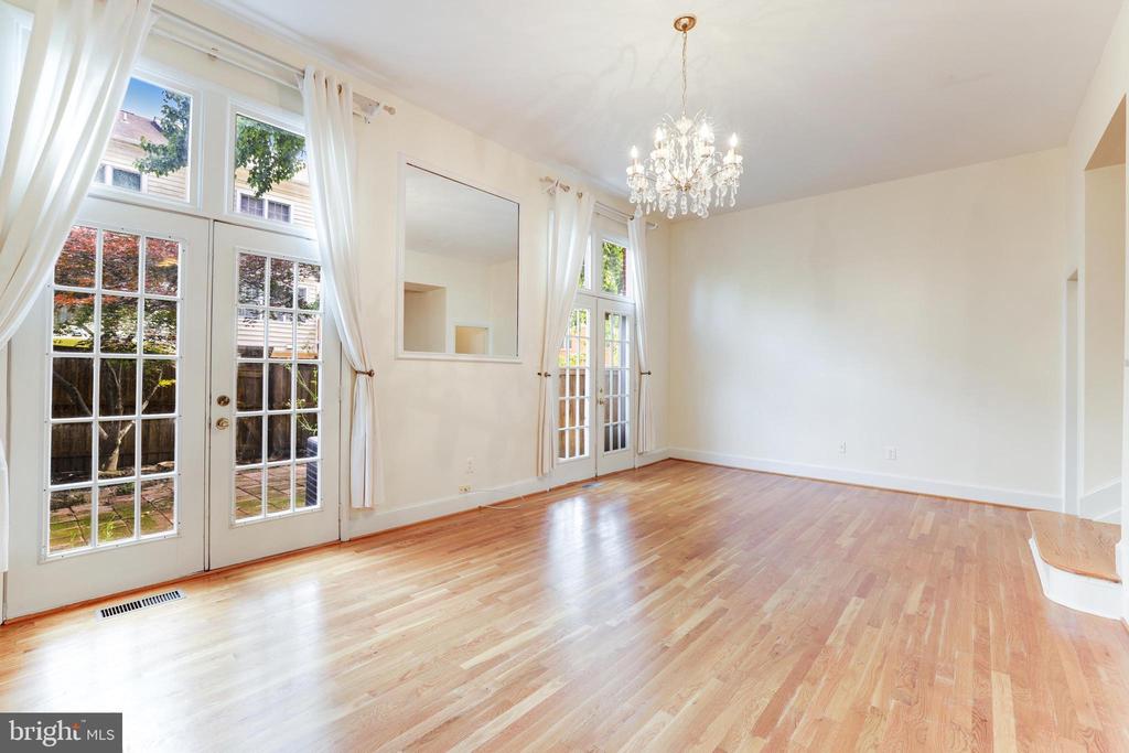 8509 JEFFERSONIAN COURT