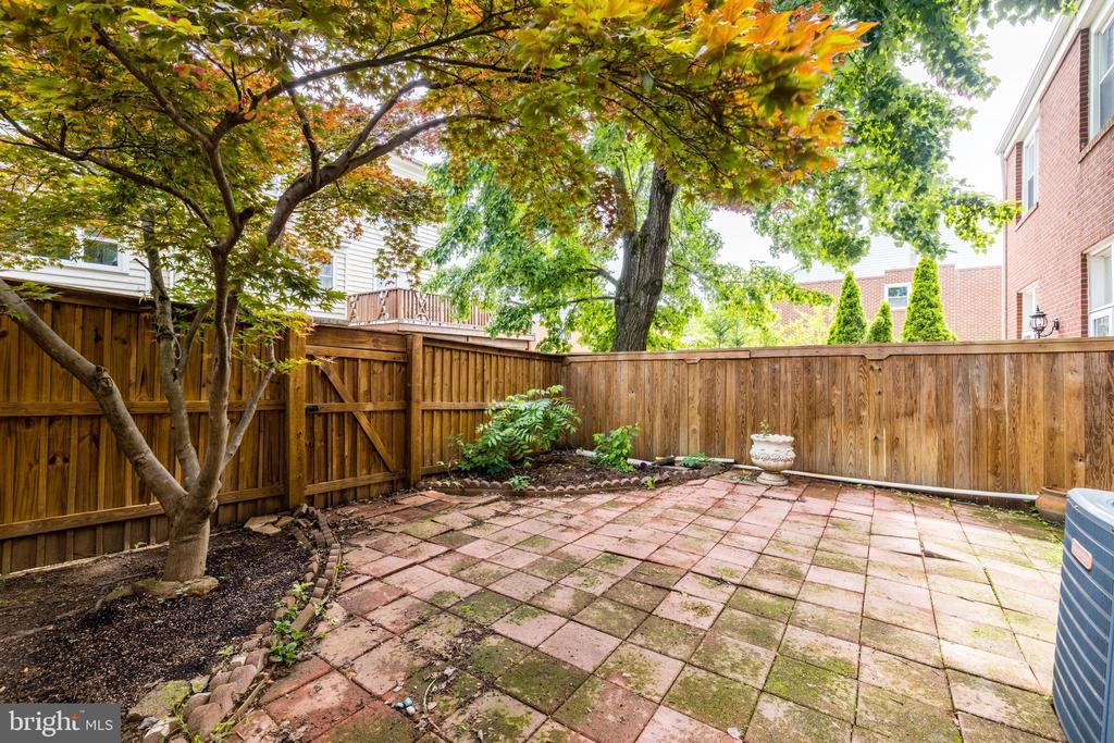 8509 JEFFERSONIAN COURT