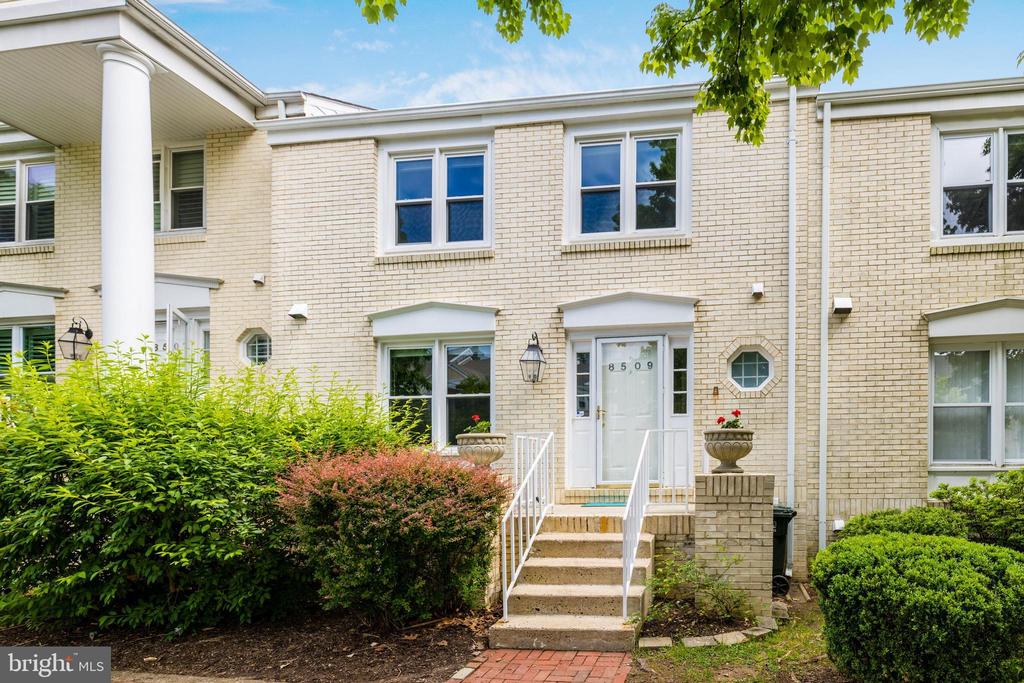 8509 JEFFERSONIAN COURT