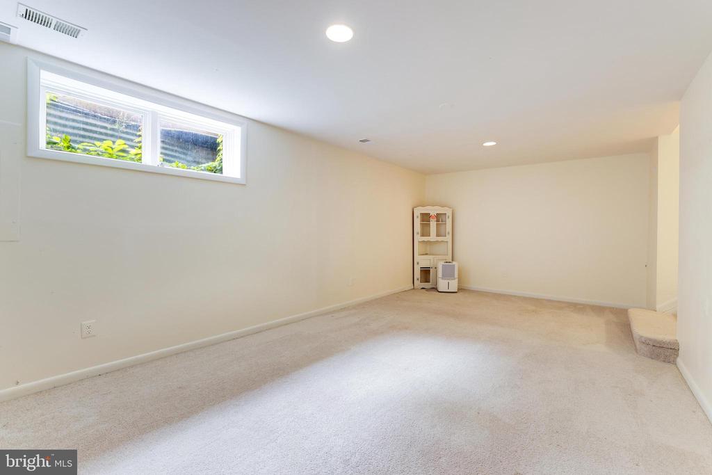 8509 JEFFERSONIAN COURT
