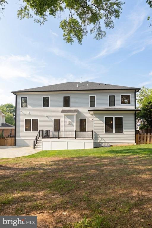6821 DEAN DRIVE