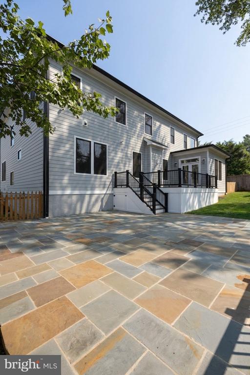 6821 DEAN DRIVE