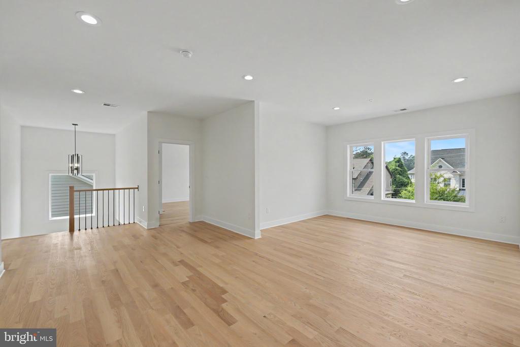 6821 DEAN DRIVE