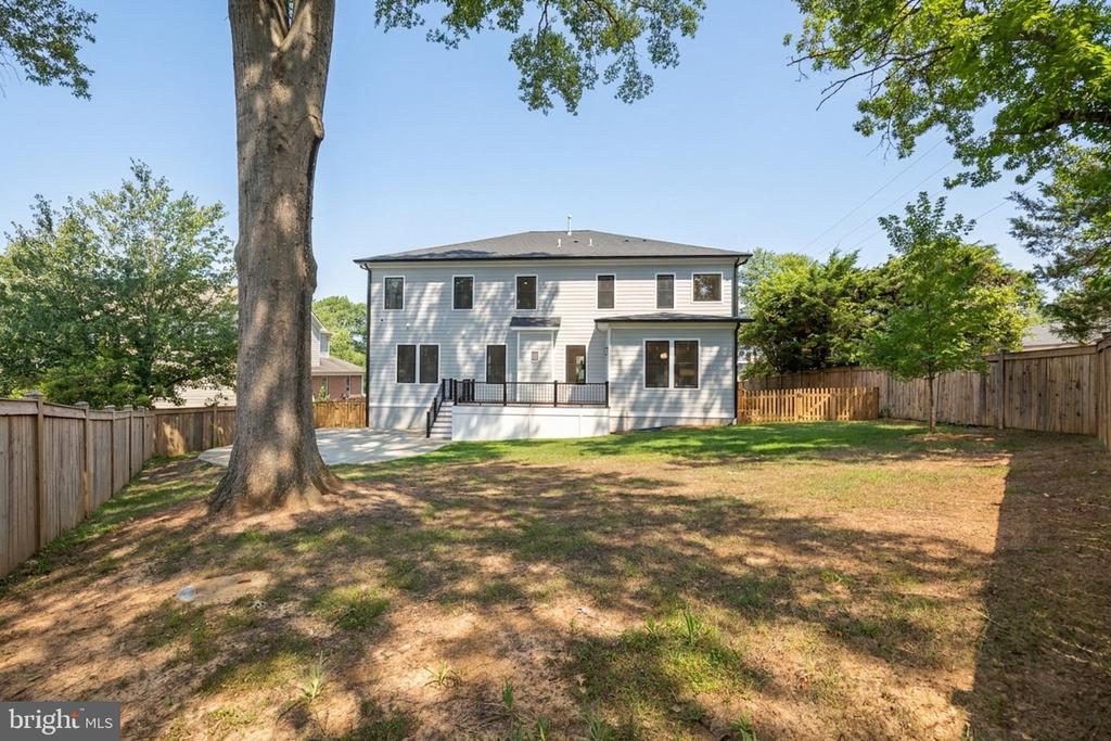 6821 DEAN DRIVE