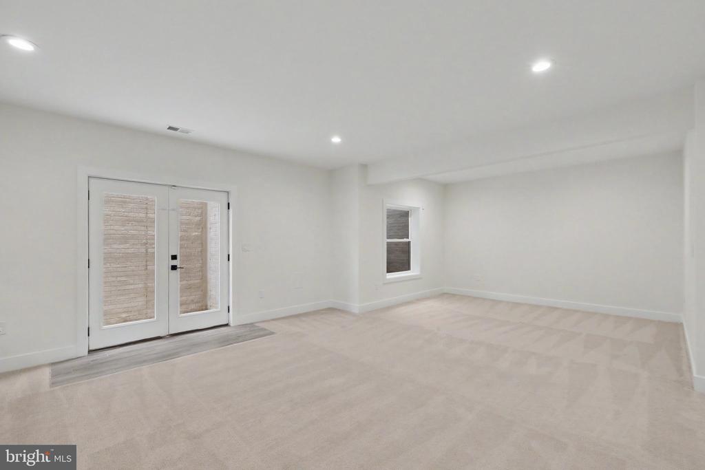 6821 DEAN DRIVE