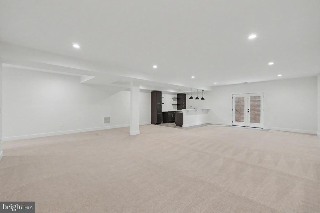 6821 DEAN DRIVE
