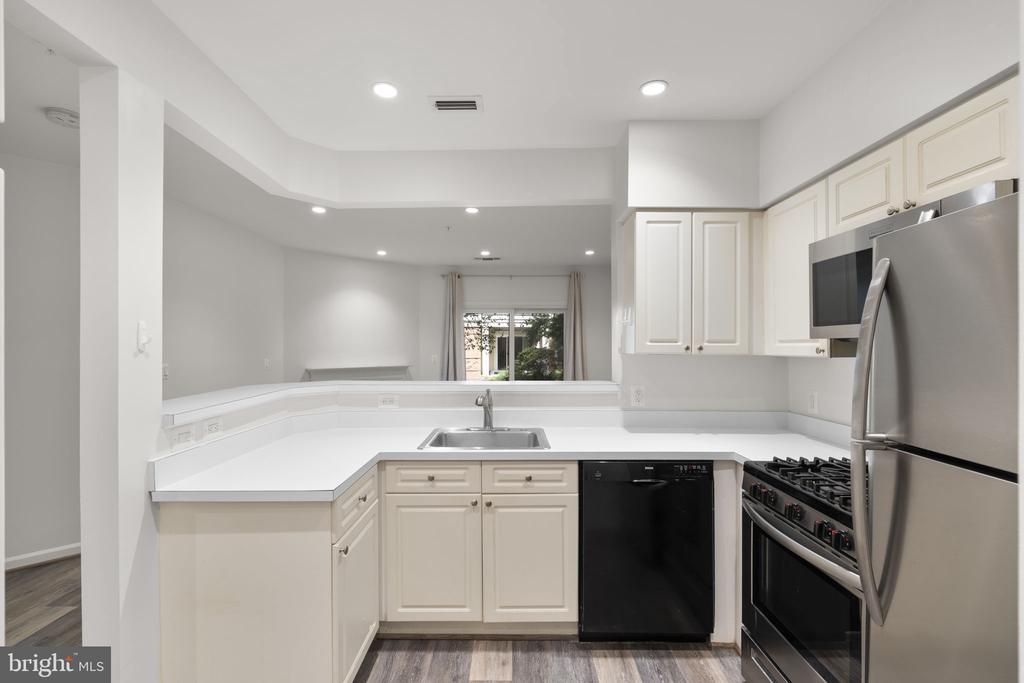 12915 ALTON SQUARE Unit: 113