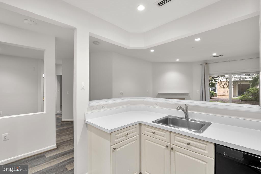12915 ALTON SQUARE Unit: 113