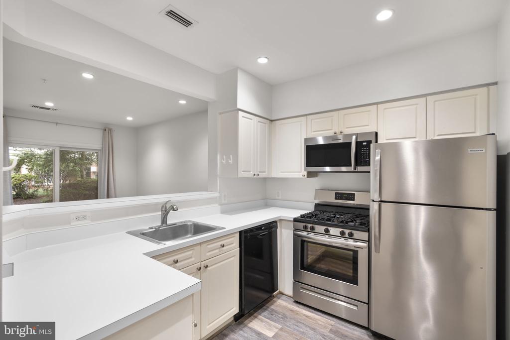 12915 ALTON SQUARE Unit: 113