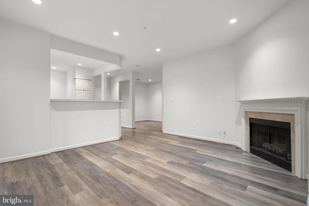12915 ALTON SQUARE Unit: 113