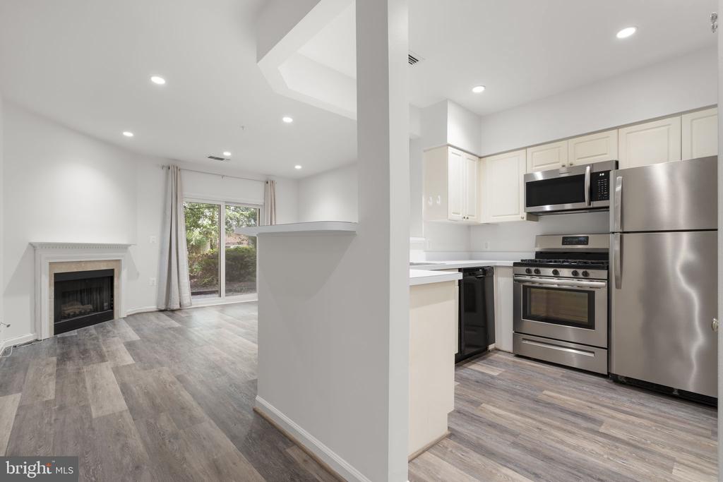 12915 ALTON SQUARE Unit: 113