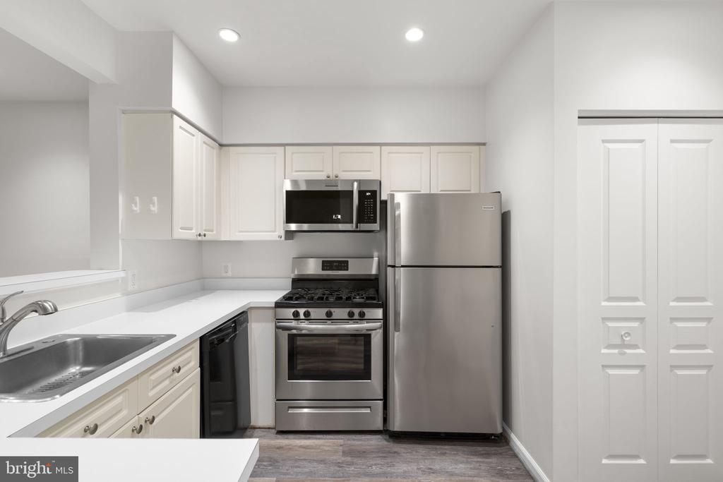 12915 ALTON SQUARE Unit: 113