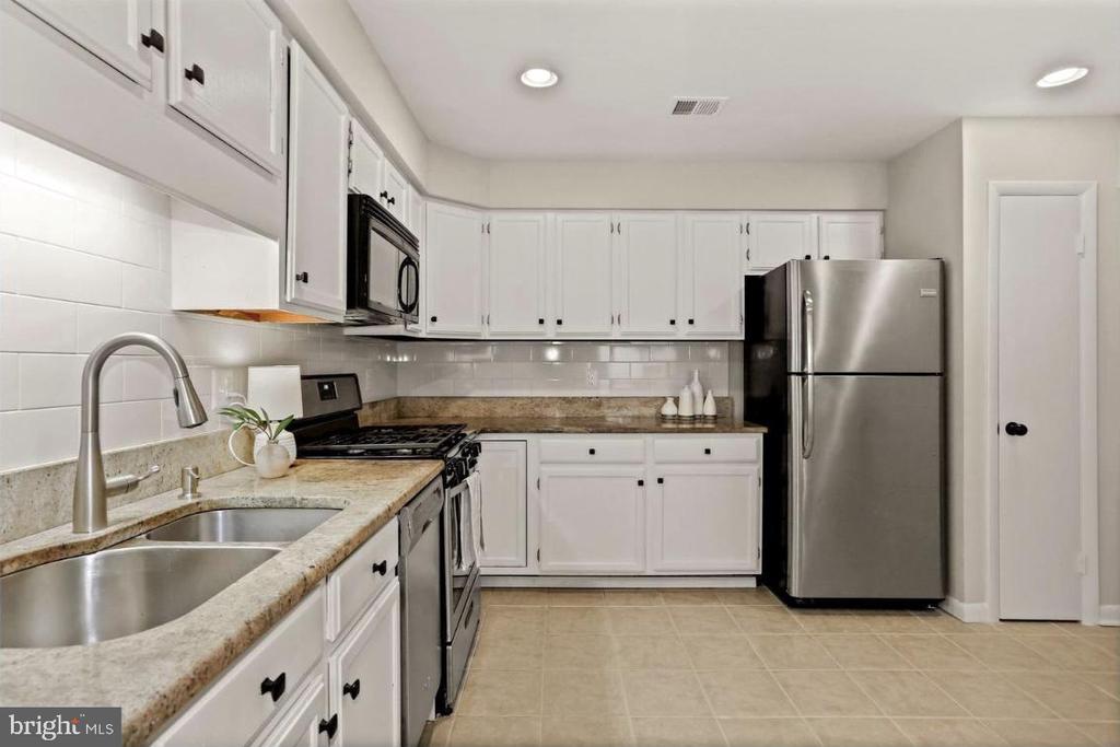 3875 STEPPES COURT Unit: 3875B