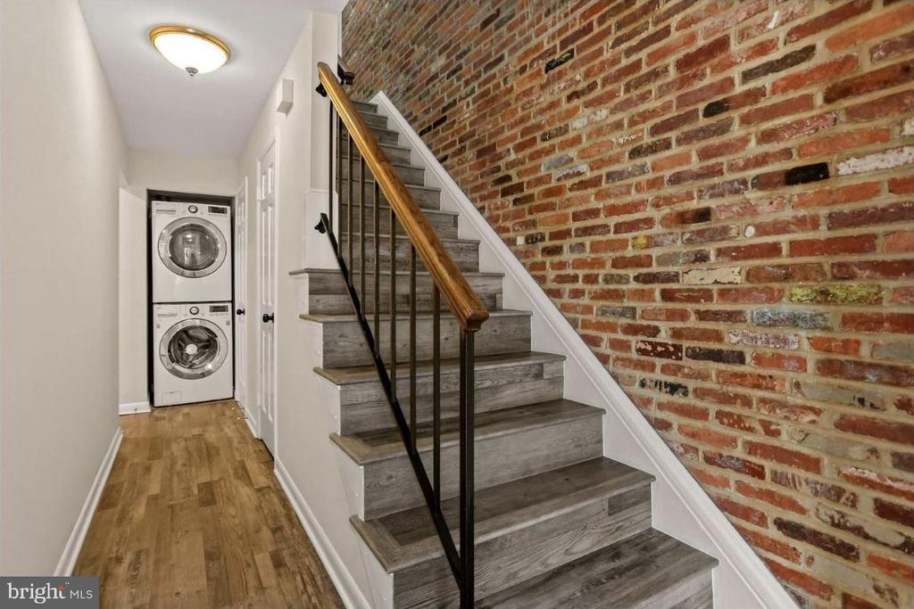 3875 STEPPES COURT Unit: 3875B