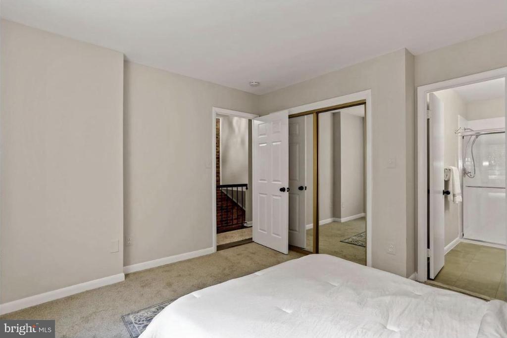 3875 STEPPES COURT Unit: 3875B