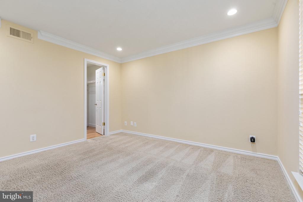 3922 PENDERVIEW DRIVE Unit: 338