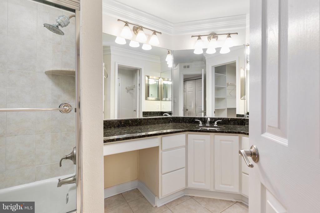 3922 PENDERVIEW DRIVE Unit: 338