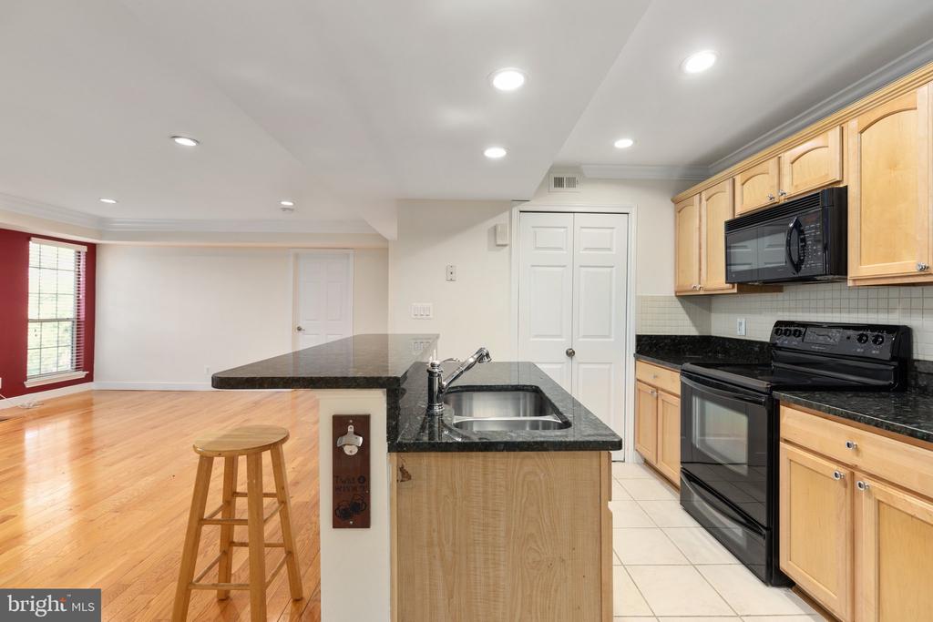 3922 PENDERVIEW DRIVE Unit: 338