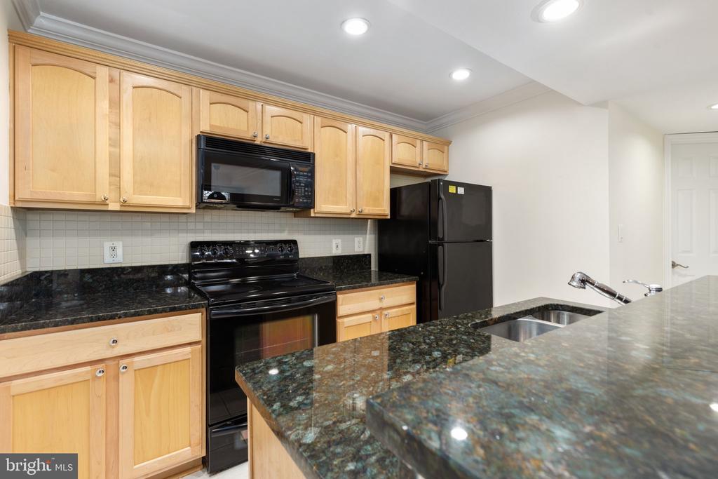 3922 PENDERVIEW DRIVE Unit: 338