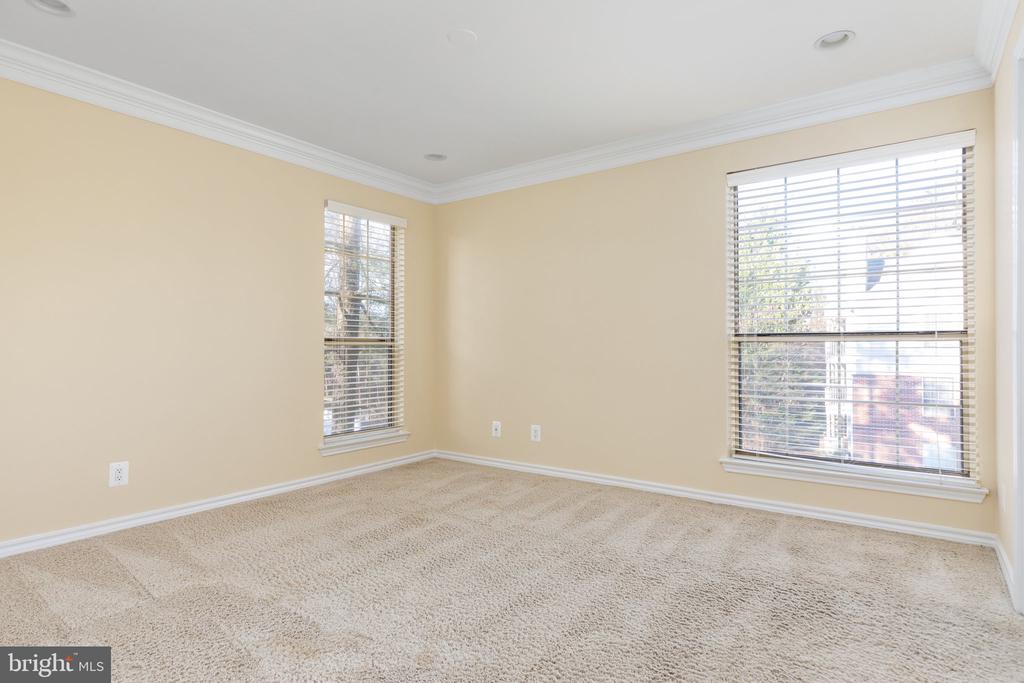 3922 PENDERVIEW DRIVE Unit: 338