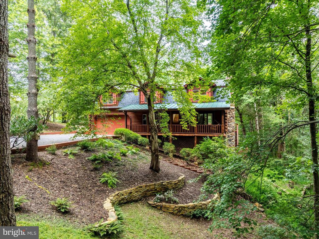 10898 WOODLEAF LANE