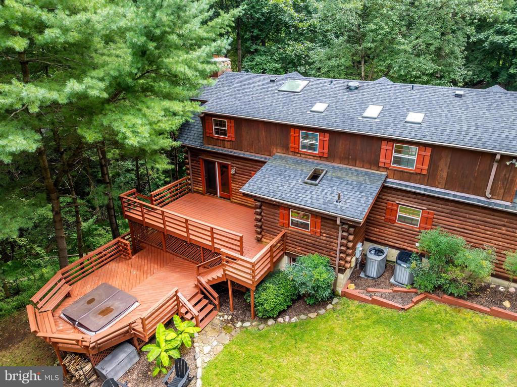 10898 WOODLEAF LANE
