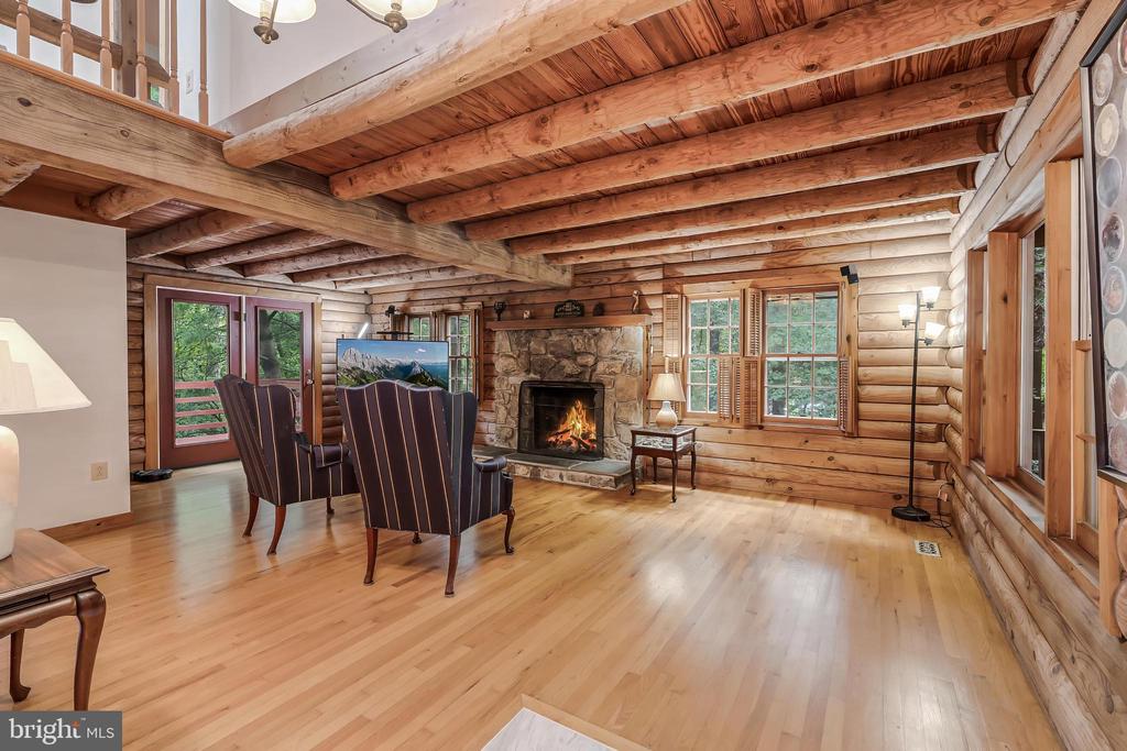 10898 WOODLEAF LANE