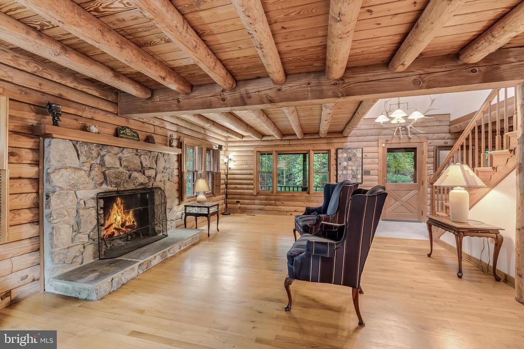 10898 WOODLEAF LANE