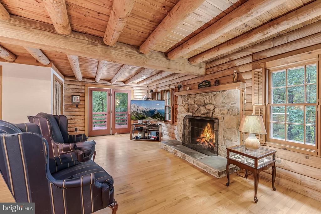 10898 WOODLEAF LANE