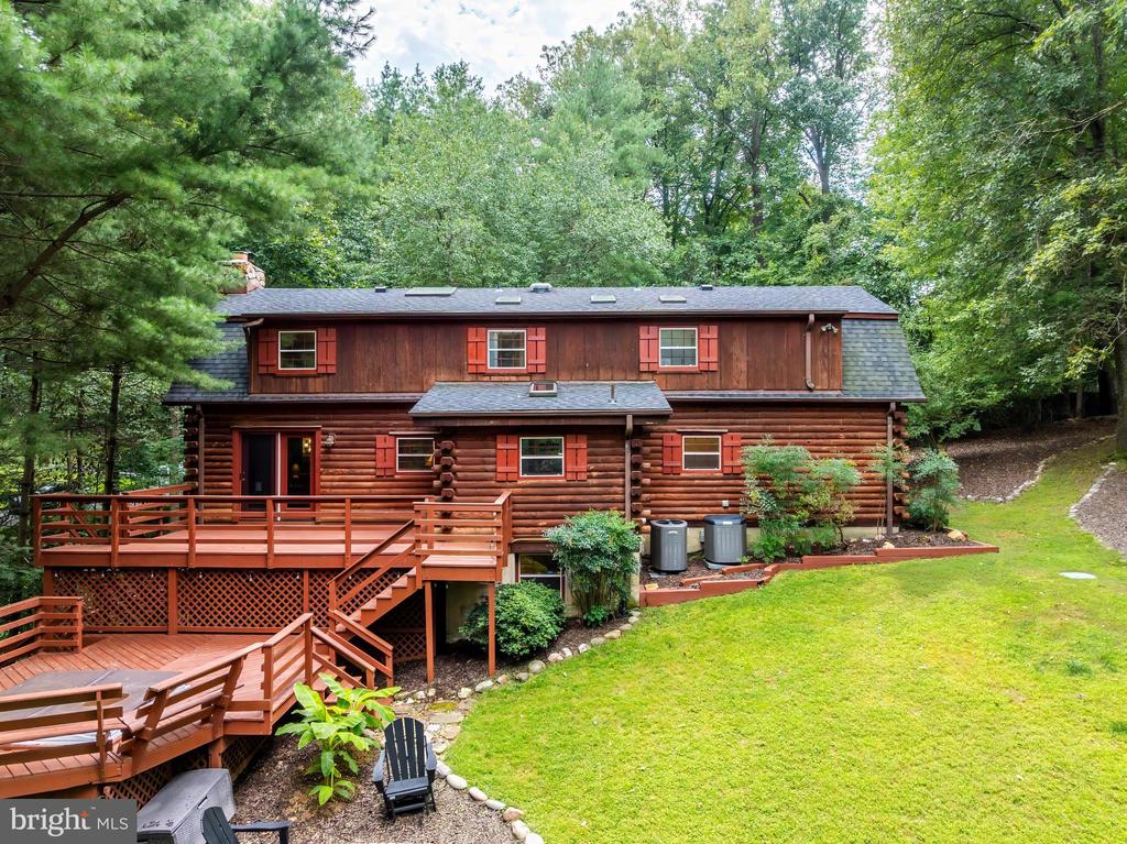 10898 WOODLEAF LANE