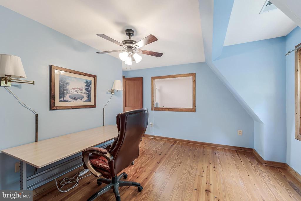 10898 WOODLEAF LANE