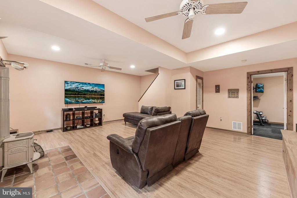 10898 WOODLEAF LANE