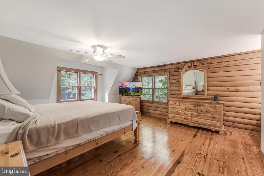 10898 WOODLEAF LANE