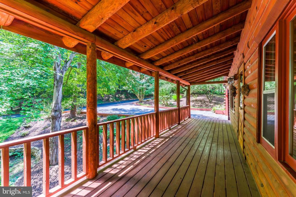 10898 WOODLEAF LANE