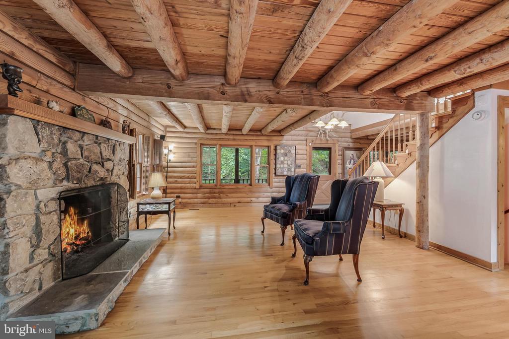 10898 WOODLEAF LANE