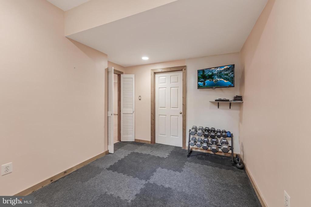 10898 WOODLEAF LANE