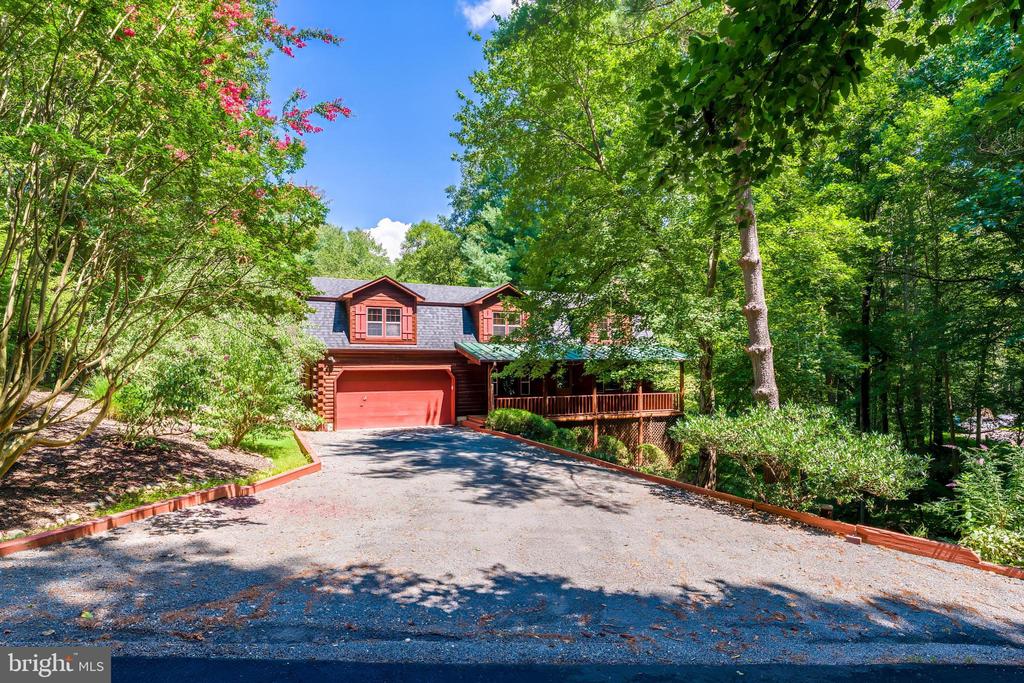10898 WOODLEAF LANE